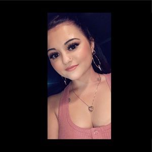 Meet your Posher, Alyssa